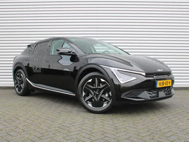 Kia EV6 Light Edition 63 kWh | Stuur-/stoelverwarming | Camera | 19" LM | LED | Cruise adapt. | Clim...