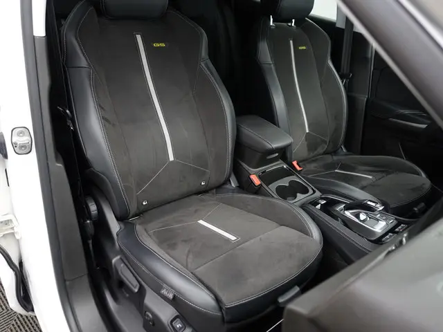 Opel Grandland 1.6 Turbo Plug-In Hybrid 4x4 GSe- Two Tone, Carplay, Android Auto, 360 Camera, Standk...