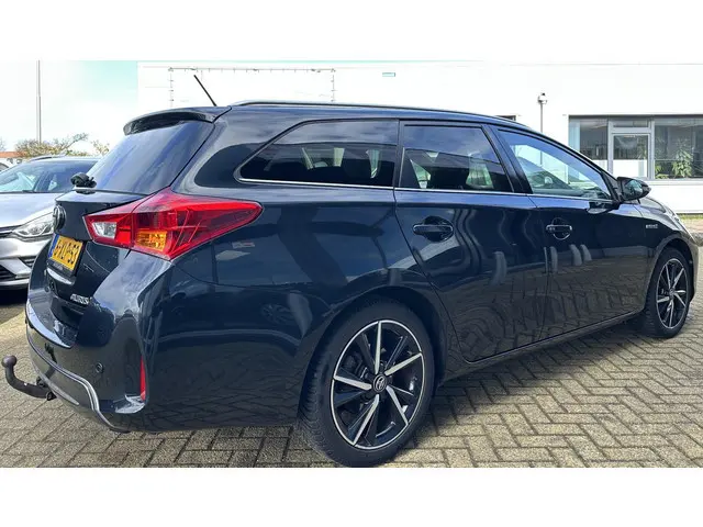 Toyota Auris Touring Sports 1.8 Hybrid Executive | BOMVOL | PANO | Volledige Onderhoudshistorie | 2e...
