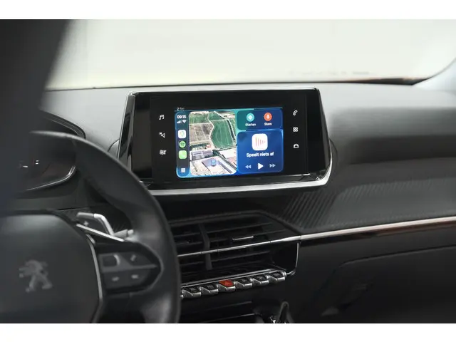 Peugeot 2008 PureTech 130 EAT8 Allure | Allseason Banden | Camera | Navigatie | Parkeersensoren