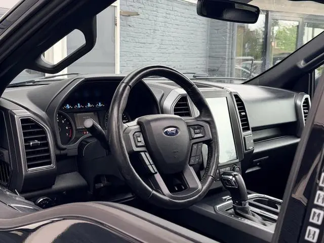 Ford F150 2.7 V6 XLT | Panorama dak | Leder interieur | Nieuwe APK bij levering |