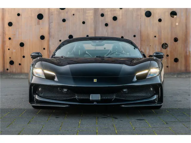 Ferrari 296 GTS 3.0 V6 N-LARGO | 1 OF 15 | Full Carbon | Novitec Widebody | ADAS | Lift | CarPlay |