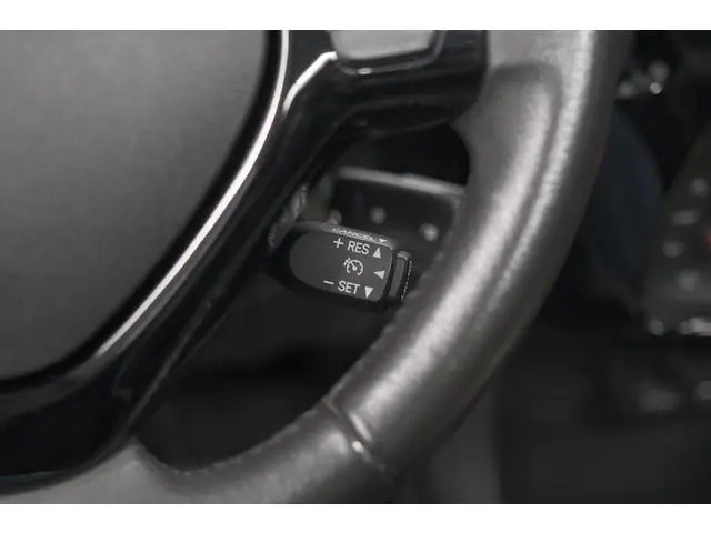 Peugeot 108 1.0 e-VTi Collection TOP! | Elektrisch Vouwdak | Apple Carplay | Climate Control | 15 In...