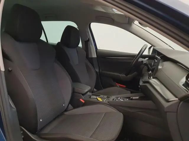 ŠKODA Octavia Combi 1.0 e-TSI Business Edition Trekhaak, ACC, Stoelverwarming, Led, Camera