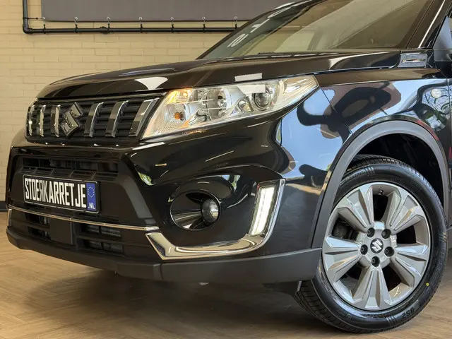 Suzuki Vitara 1.4 Boosterjet Comfort | Navi | Stoelverwarming | 17" | Camera | Carplay | Cruise | 10...