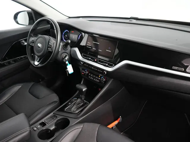 Kia Niro 1.6 GDi Hybrid DynamicLine | Trekhaak | Camera | Cruise |