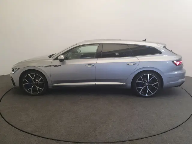 Volkswagen Arteon Shooting Brake 2.0 TSI 320pk R Wegklapbare trekhaak, Pano, Harman Kardon
