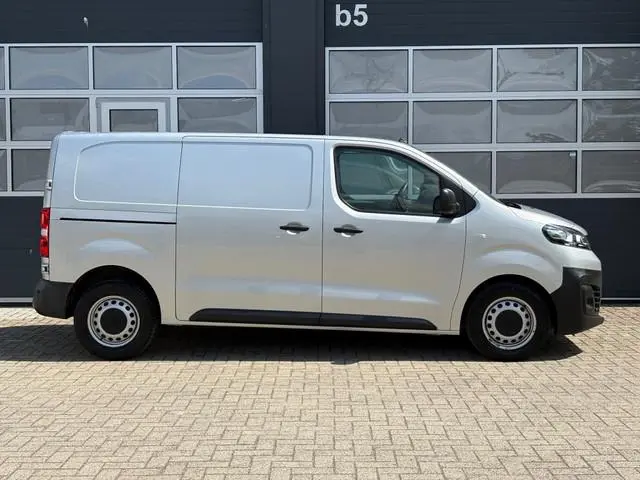 Opel Vivaro 2.0 CDTI 144PK L2 / Camera / Cruise / PDC / Carplay / Navi / Airco / Flippers