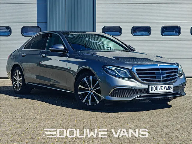 Mercedes-Benz E-Klasse 300e Head Up Exclusive Memory Burmester Panorama Hybrid VOL Leder 360 Camera