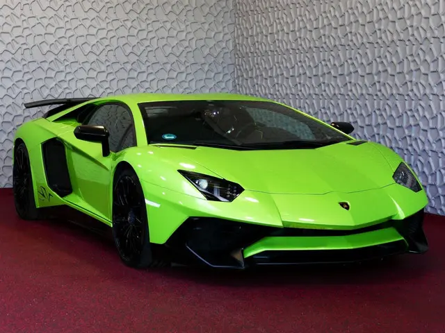 Lamborghini Aventador 6.5 V12 LP750-4 Superveloce SV Verde ithaca Lift Camera.