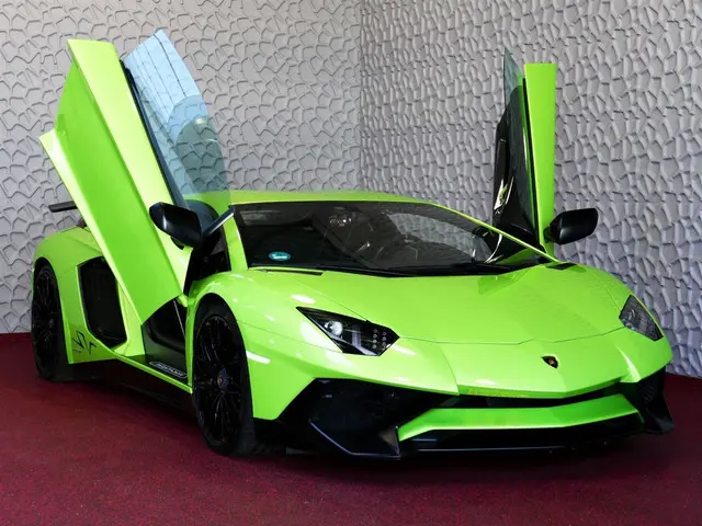 Lamborghini Aventador 6.5 V12 LP750-4 Superveloce SV Verde ithaca Lift Camera.
