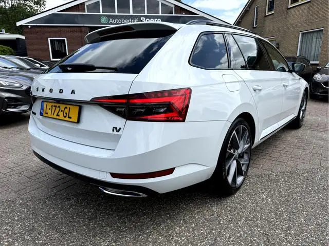 ŠKODA Superb Combi 1.4 TSI iV Sportline Business Panoramadak, Trekhaak