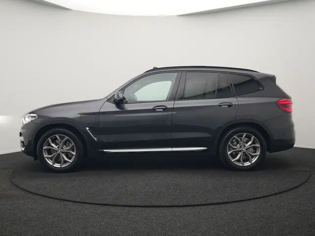 BMW X3 xDrive30e xLine Plug In Hybrid 293pk Dealer O.H PHEV | Trekhaak Af Fabriek | Panodak | Head U...