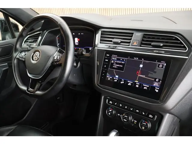 Volkswagen Tiguan 1.5 TSI 150pk DSG ACT R-Line Highline Trekhaak Camera Leder Keyless Stoelverwarmin...