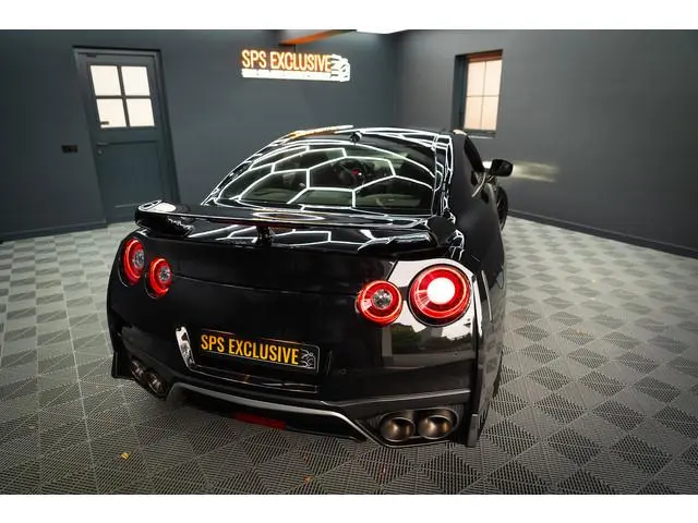 Nissan GT-R