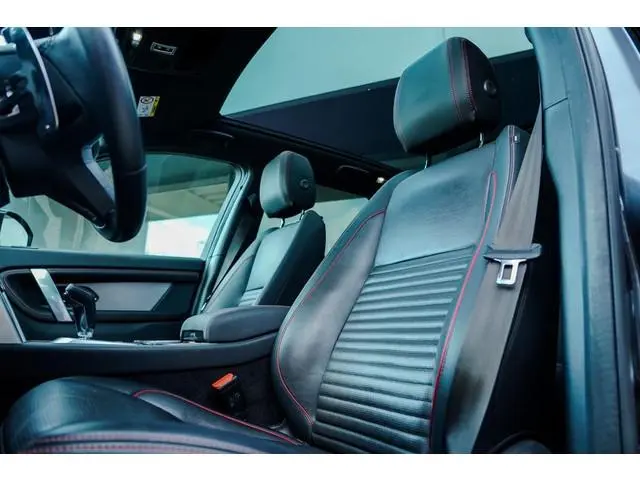Land Rover Discovery Sport P300e 1.5 R-Dynamic HSE / Pano / Trekhaak / Dealer Ond / 1 Eig / Meridian...