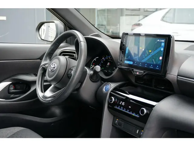 Toyota Yaris Cross 1.5 Hybrid First Edition + PANODAK / HEAD-UP / TREKHAAK