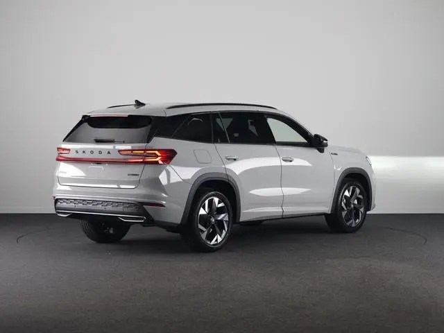 Skoda Kodiaq 1.5 TSI MHEV 150pk Sportline Business 7p | Derde zitrij | Panoramadak | Trekhaak | Ligh...