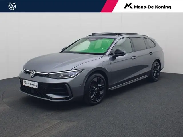 Volkswagen Passat Variant 1.5eHybrid 200kW/272PK R-Line Edition · Panoramadak · Trekhaak · Apple/And...