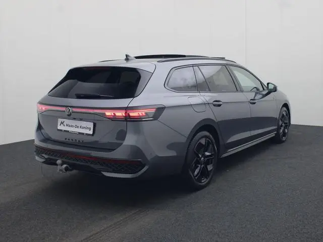 Volkswagen Passat Variant 1.5eHybrid 200kW/272PK R-Line Edition · Panoramadak · Trekhaak · Apple/And...