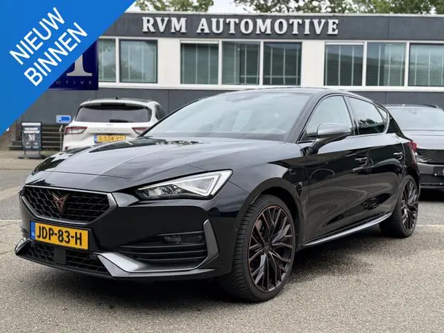 CUPRA Leon 1.4 e-Hybrid VZ 245PK PLUG-IN HYBRIDE | 19 INCH | SPORT-KUIPSTOELEN | WINTERPAKKET | KEYL...