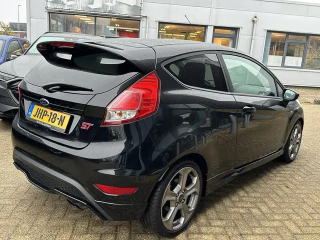 Ford Fiesta 1.6 ST2 182PK | ZEER NETTE STAAT | Dealeronderhouden | Achteruitrijcamera | Recaro | Son...