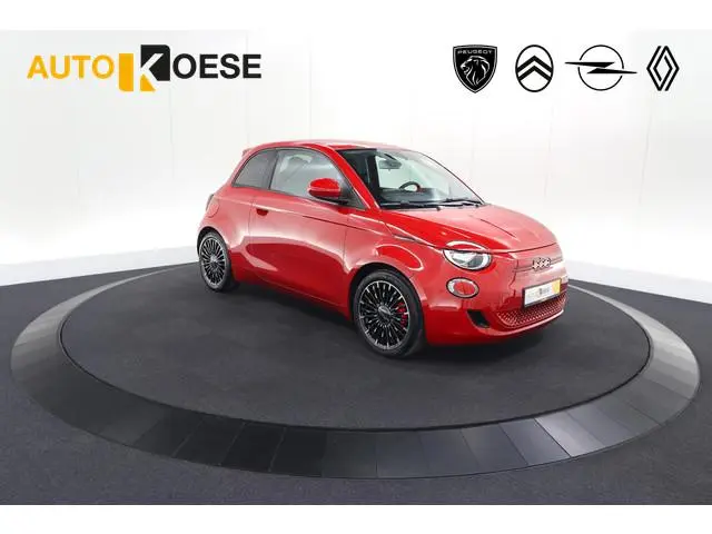 Fiat 500 Icon 42 kWh | Camera | 17" velgen | Keyless start | Navigatie | Apple Carplay
