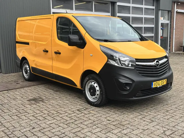 Opel Vivaro 1.6 CDTI L1H1 Airco Cruise control Trekhaak 200kg trekgewicht betimmering laadruimte Tel...