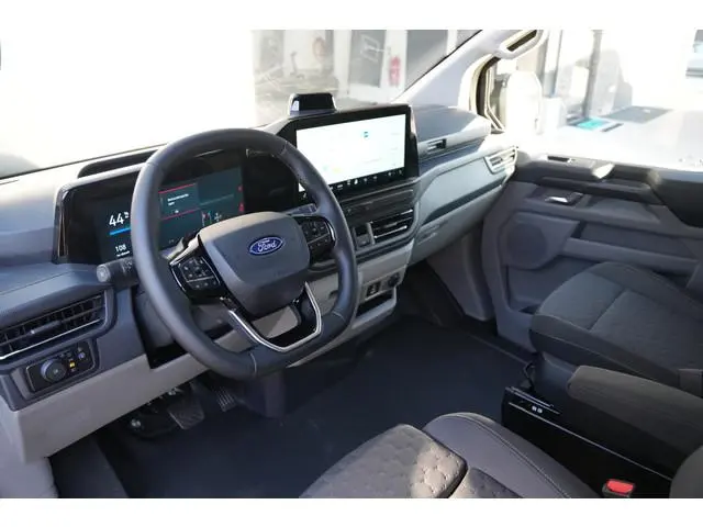 Ford E-Transit Custom 340 L2H1 Limited 71 kWh 218pk - ACC - 360 camera - Navigatie - Stoelverwarming...