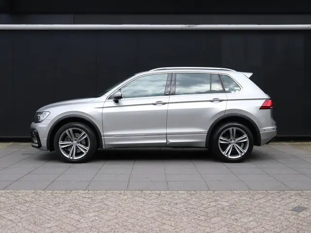 Volkswagen Tiguan 2.0 TSI 4Motion Highline | DSG | PANO-DAK | TREKHAAK | CAMERA | STOEL/STUURVERW. |...