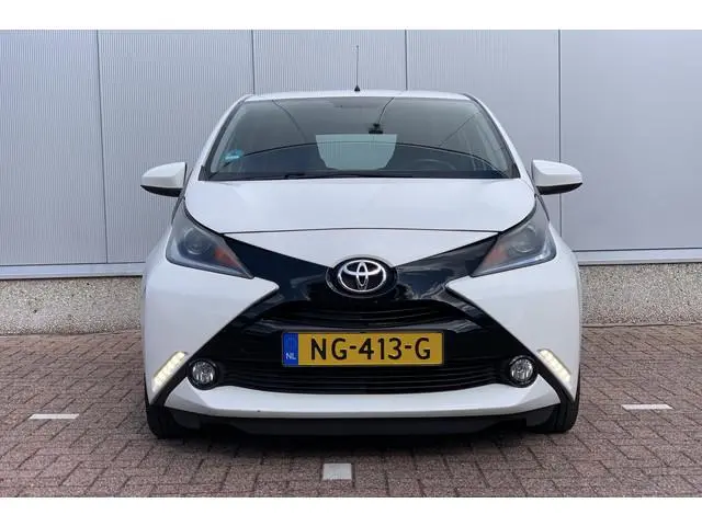 Toyota Aygo 1.0 VVT-i x-play / Camera / Bluetooth / AC /