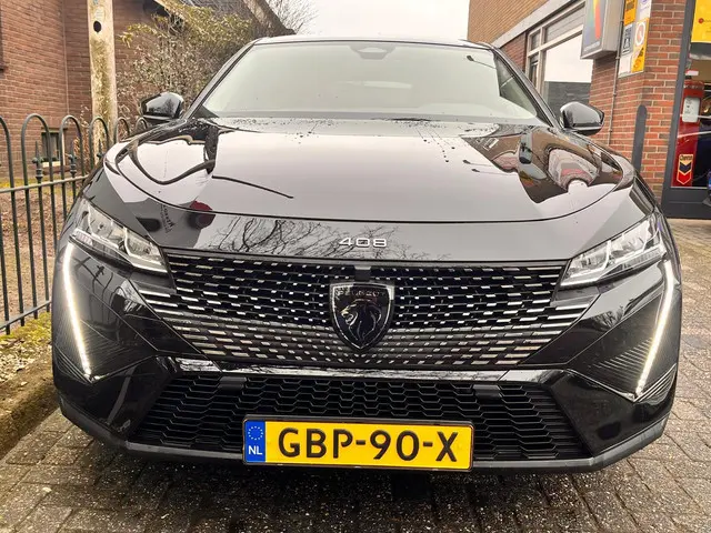Peugeot 408