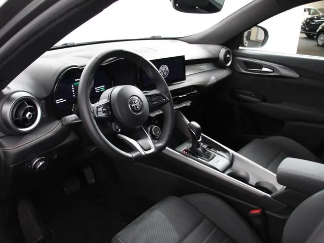 Alfa Romeo Tonale 1.3T PHEV Ti Automaat 280 PK Climate control Adaptieve cruise control Parkeersenso...