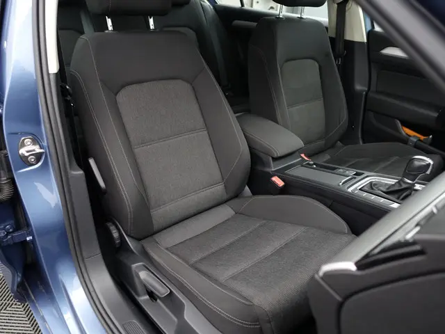 Volkswagen Passat 1.4 TSI Highline Aut- Xenon Led, Keyless, Ergo Comfort, Front Assist, Park Assist,...