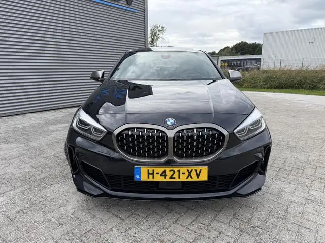 BMW 1-serie M135i xDrive High Executive M Sport Pano Harman-Kardon Leder HUD ACC 19 Inch