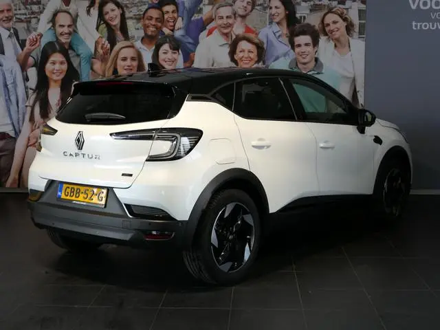 Renault Captur 1.6 E-Tech full hybrid 145 techno - Adaptive cruise - Dodehoek - Navi - Parkeerassist...