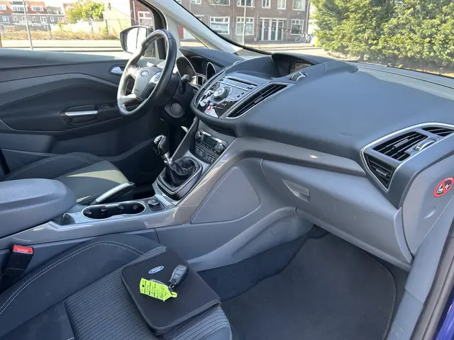 Ford C-Max 1.0 Titanium  Edition Plus navi/camera ecc keurige auto