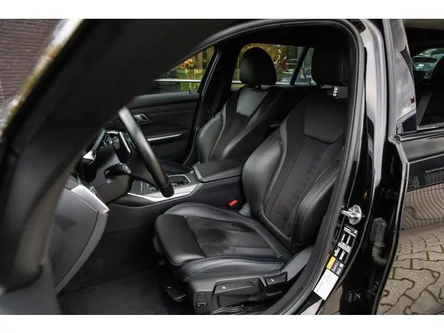 BMW 3-serie Touring 330e High Executive M-Sport , Adap. cruise, Trekhaak, Stoel/stuurverwarming,