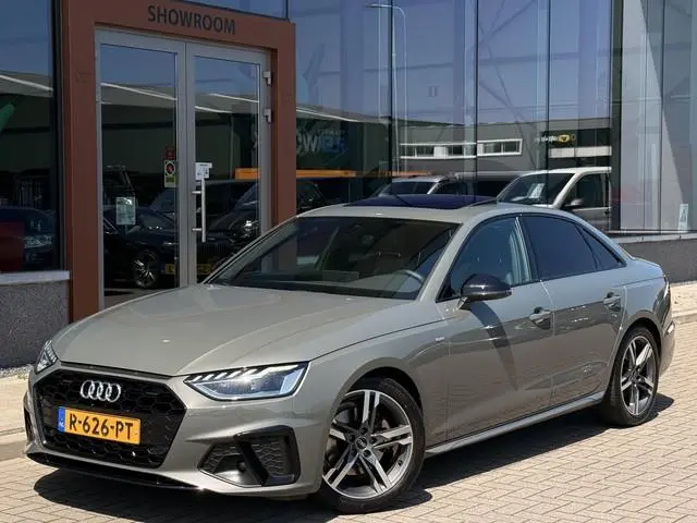 Audi A4 Limousine 35 TFSI S Edition Competiton | Matrix Led | Sfeerverlichting | Schuif/Kantel Dak |...