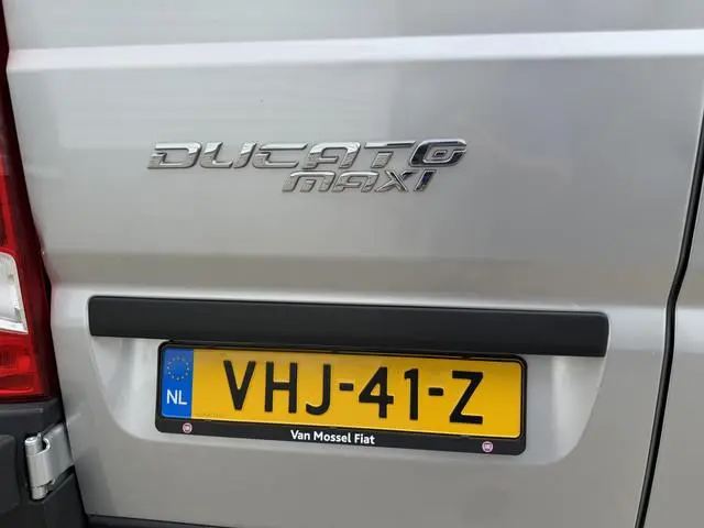 Fiat Ducato Maxi 35H 2.3 MultiJet L2H1 DC 5 persoons / trekhaak 3000 kg! / euro 6 / bpm vrij / zilve...