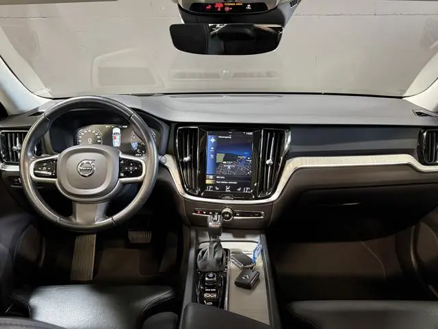 Volvo V60 2.0 T5 Inscription | Panoramadak | Apple Carplay | Leder | Stoelverwarming
