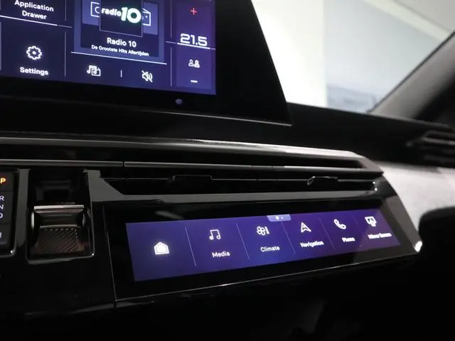 Peugeot e-5008