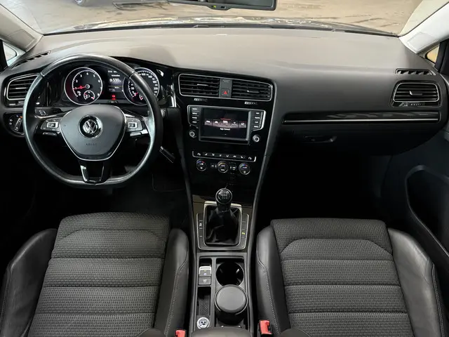 Volkswagen Golf Variant 1.2 TSI 110pk | Business Edition Connected | Navi | 17" | Camera | Stoelverw...