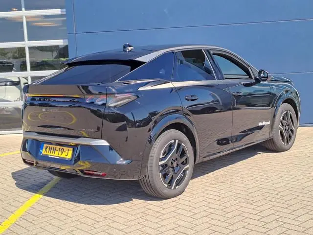 Peugeot e-3008