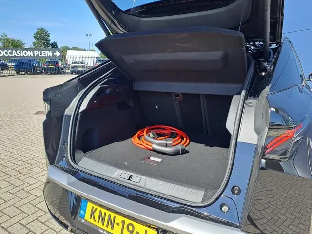 Peugeot e-3008