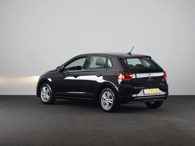 Volkswagen Polo 1.0 TSI Comfortline Business 95 pk | Navigatie | Parkeersensoren | Achteruitrijcamer...