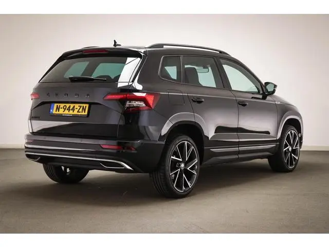 Skoda Karoq 1.5 TSI ACT Sportline Business | STOEL / STUUR- VERWARMING | DAB | APPLE | CAMERA | TREK...
