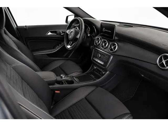 Mercedes-Benz GLA-klasse 200 AMG line | Pano Night