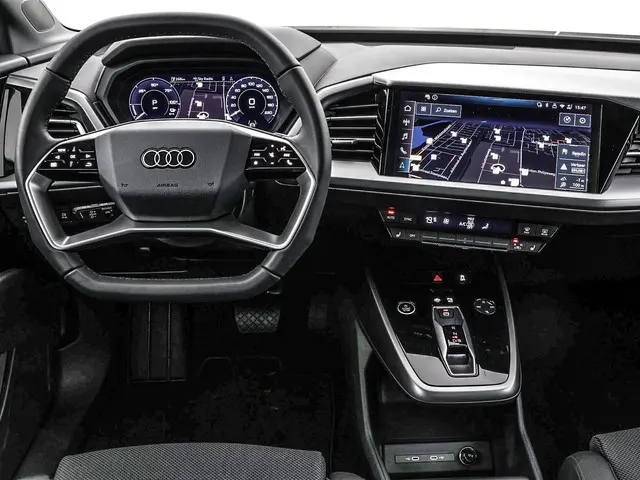 Audi Q4 e-tron 40 Advanced edition 204 PK · Assistentiepaket advanced · Glazen panoramadak · Comfort...