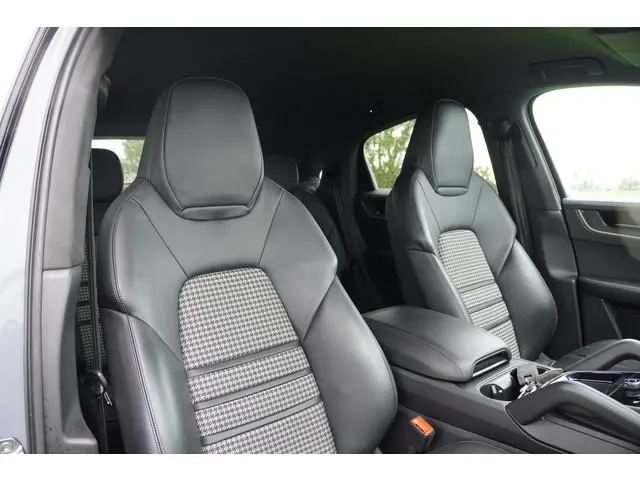 Porsche Cayenne Coupé 3.0 E-Hybrid / BTW / Light Weight Pack / Pepita Bekleding